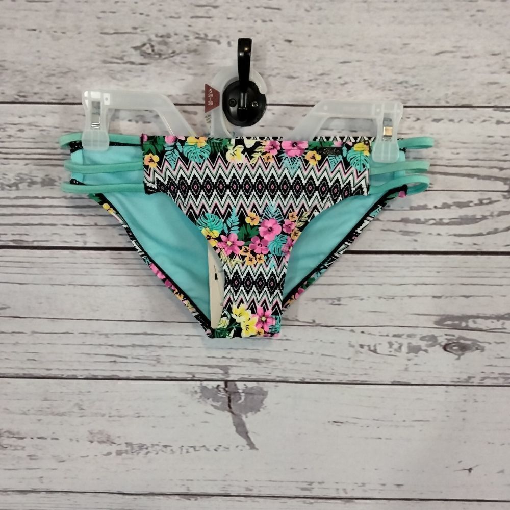 NWT: "Heat" woman's bikini bottoms
